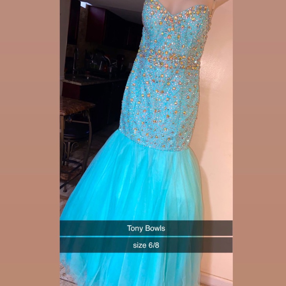 TONY BOWLS BEDAZZLED STRAPLESS PROM DRESS. SIZE 8